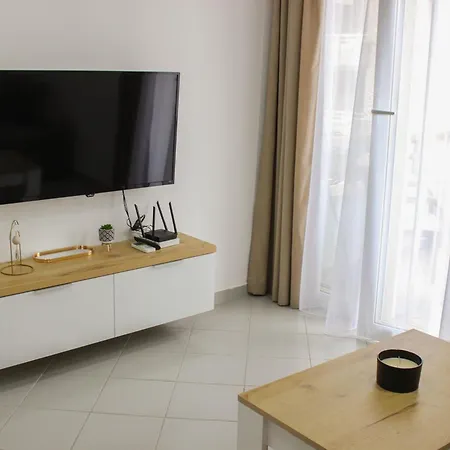 1 Bedroom 873 *